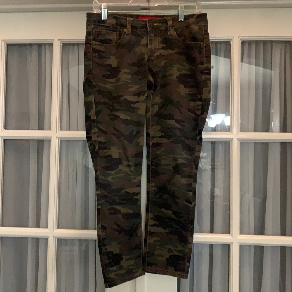 Firm price-GOGO STAR army green camouflage low rise jeans Size 5